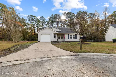 612 Crissy Dr, Jacksonville, NC 28540