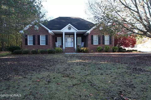 110 Bizzell Dr, Clinton, NC 28328