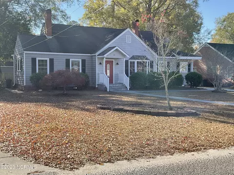 211 W Hall St, Wallace, NC 28466