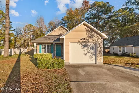 707 Foy Ave, Maysville, NC 28555