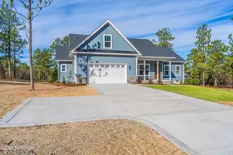 20 Forest Lake Dr, Foxfire Village, NC 27281