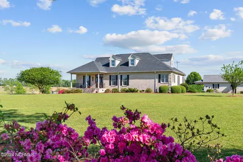 4824 Middle Rd, Trenton, NC 28585