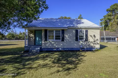 143 Old Vanceboro Rd, New Bern, NC 28560