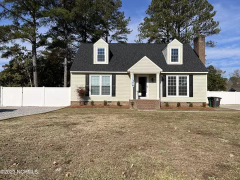 1202 W Hills Dr, Tarboro, NC 27886
