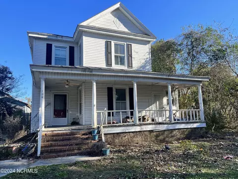 106 W Franck St, Richlands, NC 28574