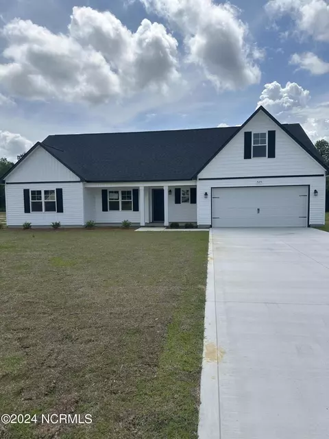 525 Orchard Creek Dr, Richlands, NC 28574