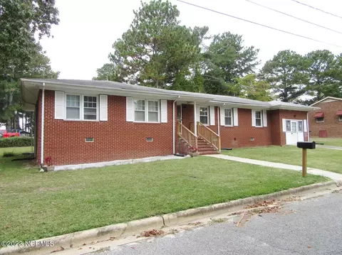 104 S Haines St, Williamston, NC 27892