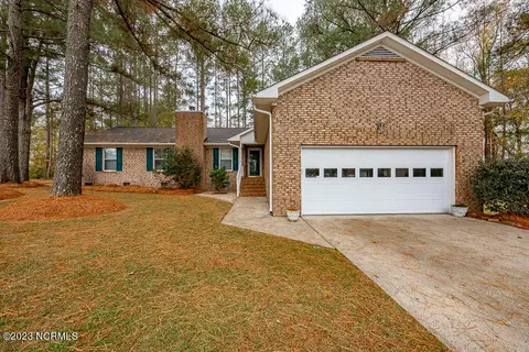 312 Lakemere Dr, New Bern, NC 28562