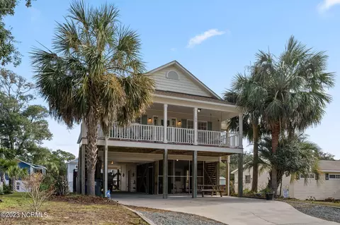 106 SE 3rd St, Oak Island, NC 28465