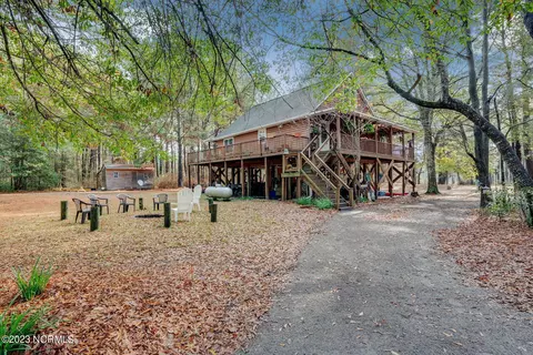 575 W Waterway Dr, Belhaven, NC 27810