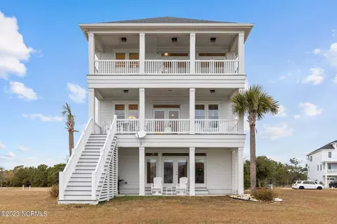 620 Cannonsgate Dr, Newport, NC 28570