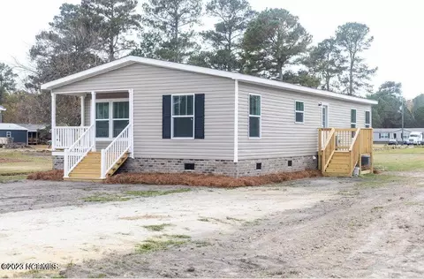 125 N West Ave, Teachey, NC 28464