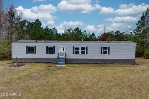 550 Meadow Ln, Burgaw, NC 28425