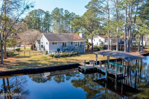 108 Bowline Rd, New Bern, NC 28562