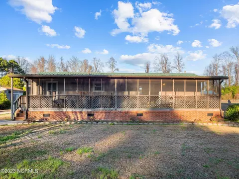 1129 S Parker Rd, Holly Ridge, NC 28445