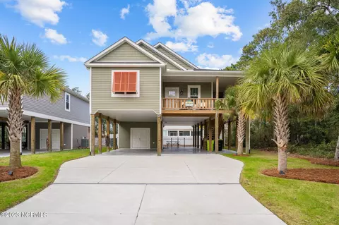 131 NE 39th St, Oak Island, NC 28465