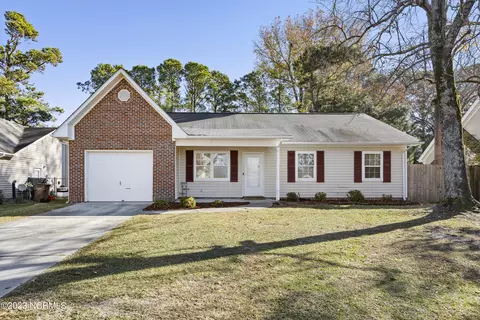 436 Wolf Run Ln, Jacksonville, NC 28546