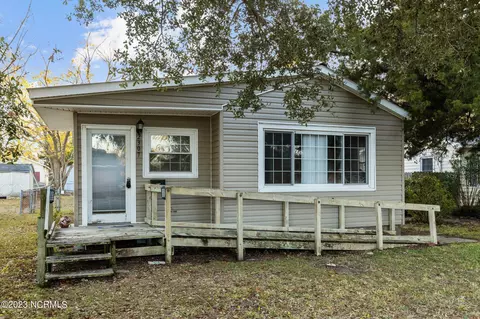 2307 Avery St, Morehead City, NC 28557