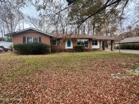 1105 Longview Dr, New Bern, NC 28562