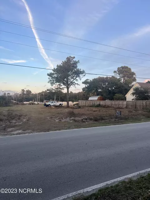 1421 Island Rd, Harkers Island, NC 28531