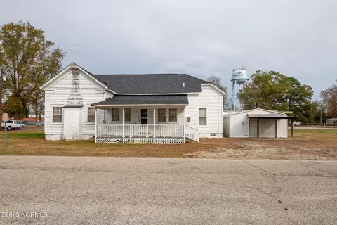 205 S Church St, Roseboro, NC 28382
