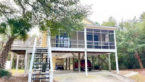 209 Stroud St, Emerald Isle, NC 28594