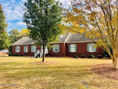 2717 Westbrooke Dr, Kinston, NC 28504