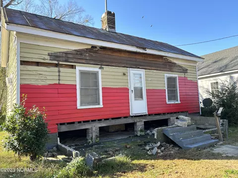 512 E 9th St, Scotland Neck, NC 27874