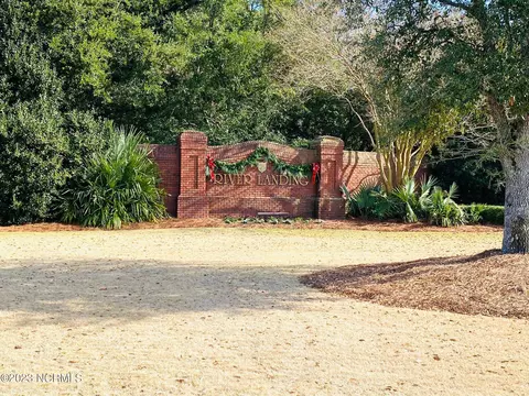 438 River Ridge Dr, Wallace, NC 28466