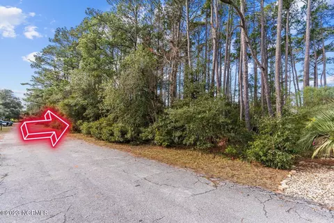 109 SW 2nd St, Oak Island, NC 28465