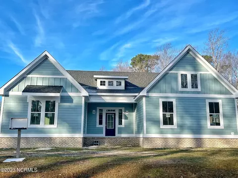 131 N Brightleaf Dr, Minnesott Beach, NC 28510