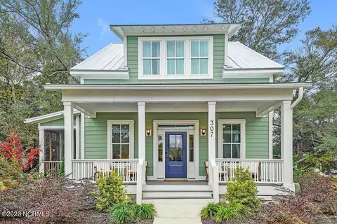 307 Fire Fly Ln, Southport, NC 28461