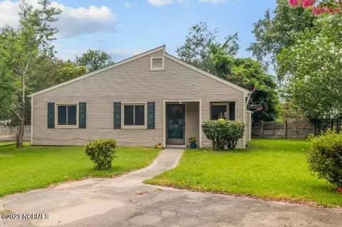 122 E Saltwood Pl, Jacksonville, NC 28540