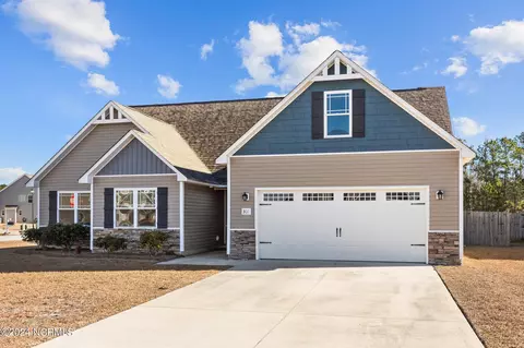 301 Arrington Ct, Hubert, NC 28539