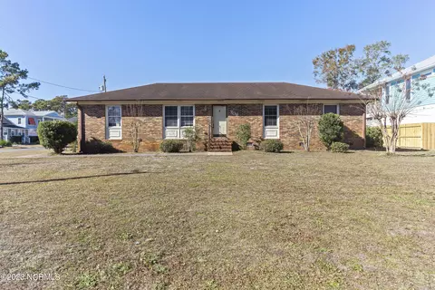 706 Sixth St S, Carolina Beach, NC 28428