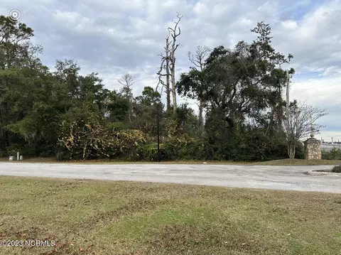 102 Harkers Point Rd, Harkers Island, NC 28531