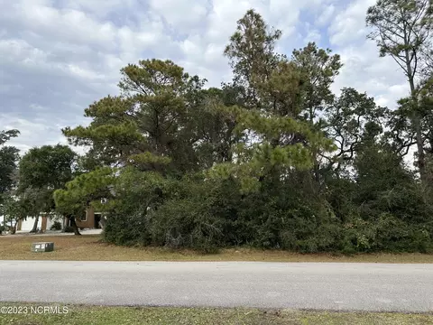 104 Harkers Point Rd, Harkers Island, NC 28531