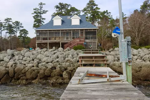 327 Neuse Winds Dr, Oriental, NC 28571