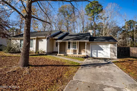806 Mill River Rd, Jacksonville, NC 28540