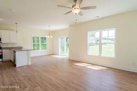 Living - 204 Baker Rd, Hubert, NC 28539 photo 2 of 5