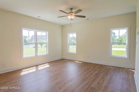 Living - 204 Baker Rd, Hubert, NC 28539 photo 4 of 5