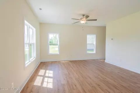 Living - 204 Baker Rd, Hubert, NC 28539 photo 5 of 5