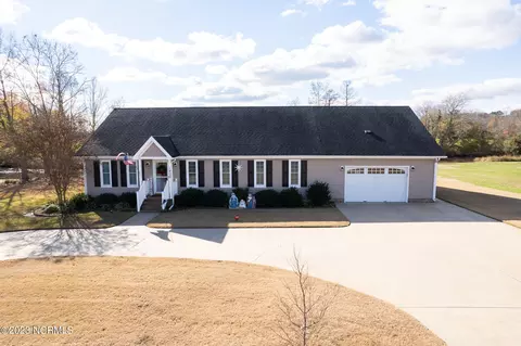 1806 River Rd, Elizabeth City, NC 27909