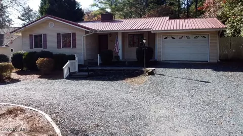 102 Dogwood Ln, West End, NC 27376