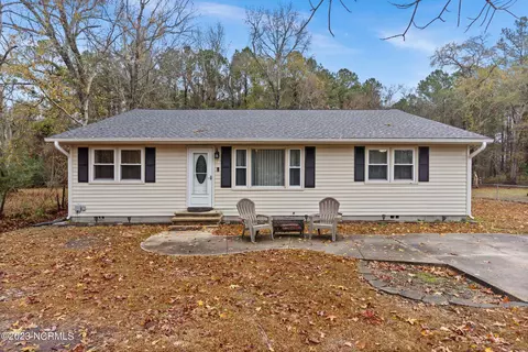 27 East Dr, Jacksonville, NC 28546