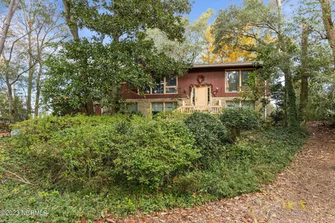 128 Oakleaf Dr, Pine Knoll Shores, NC 28512