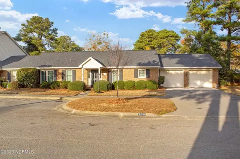 706 Westminster Ln, Kinston, NC 28501