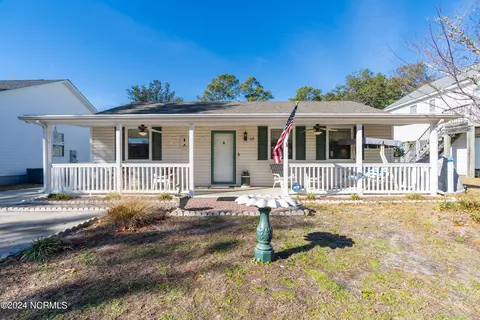 117 NE 29th St, Oak Island, NC 28465