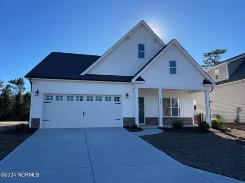 302 Man O War Ln, Hampstead, NC 28443
