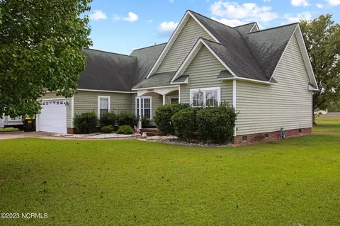 490 Arden Ridge Dr, Grimesland, NC 27837